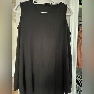 Used women's Apt. 9 cold, shoulder tunic.